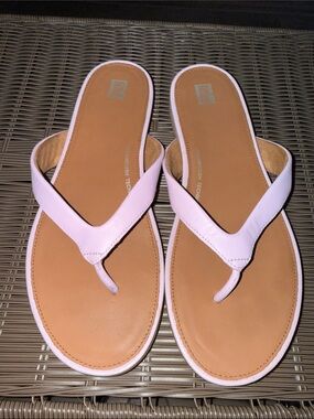 Women’s lavender Leather Toe-Post Sandals
